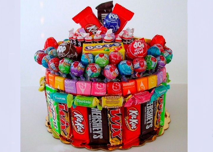 Původní nápady pro zdobení krásných koláčů vlastními rukama od sladkostí, sladkostí a sušenek pro děti
