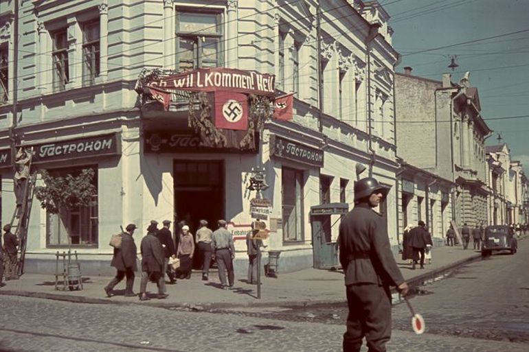Underteckna vid en gastronom i Kiev under de tyska ockupationens år