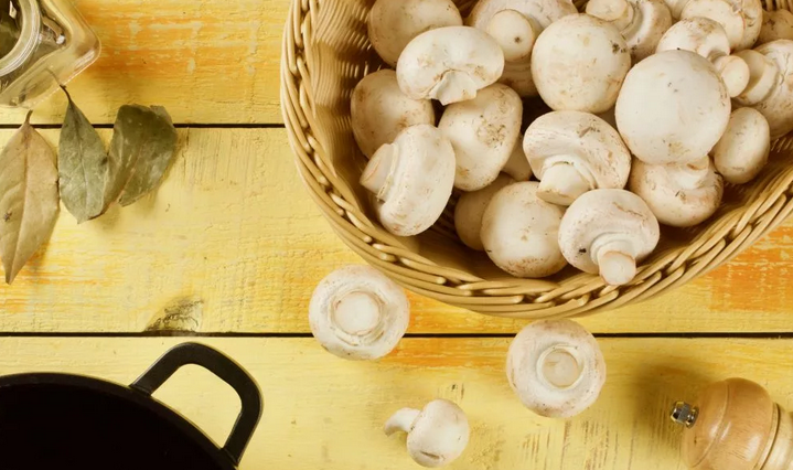 Koka champignons i 10 minuter.