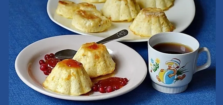 Pudding för barnfrukost för ett barn 2 år gammal