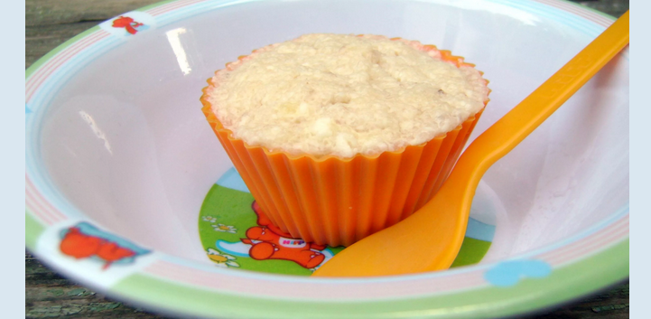 Curd souffle för en barns läckra frukost för ett barn 2 år gammal