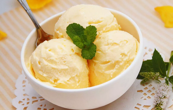Domácí citronová zmrzlina: lahodný recept na dezert na léto v horku