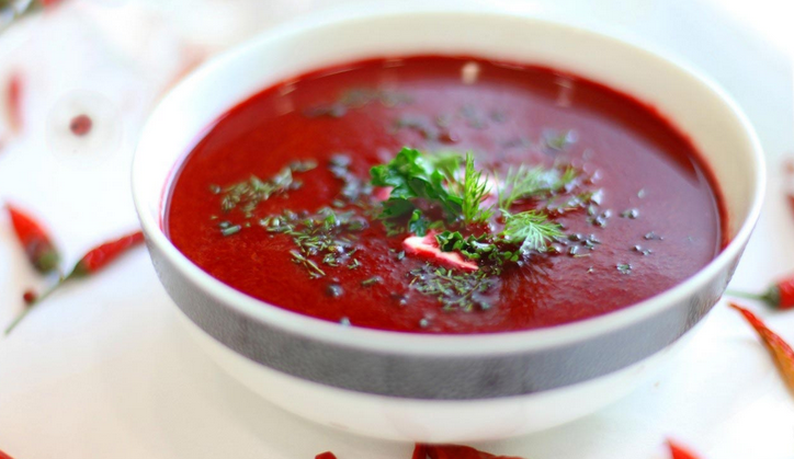 Řepa na léto v horku: lahodný recept na polévku z červené řepy