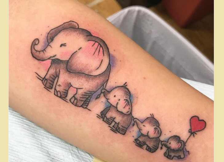 Tatuering för flickor om familjen: 