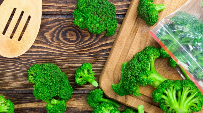 Zelí brokolice je zmrazeno