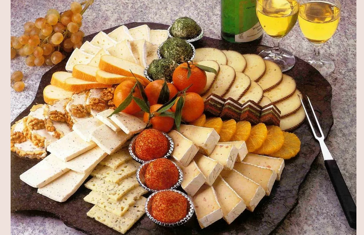 Sýr - řezání na maso na sváteční stůl vlastními rukama